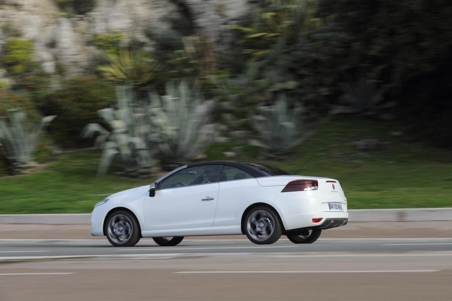  Renault Megane Coupe Cabriolet GT 2011 года  (фото 18 из 27)